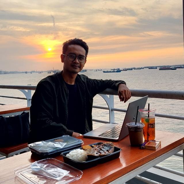 Antoni Putra wearing sunglasses and a denim jacket